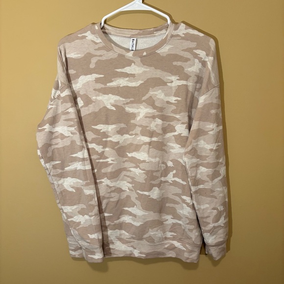 Athleta Women’s Studio to Street Cream Tan Brown Camo Pullover Sweatshirt Small - Picture 3 of 7